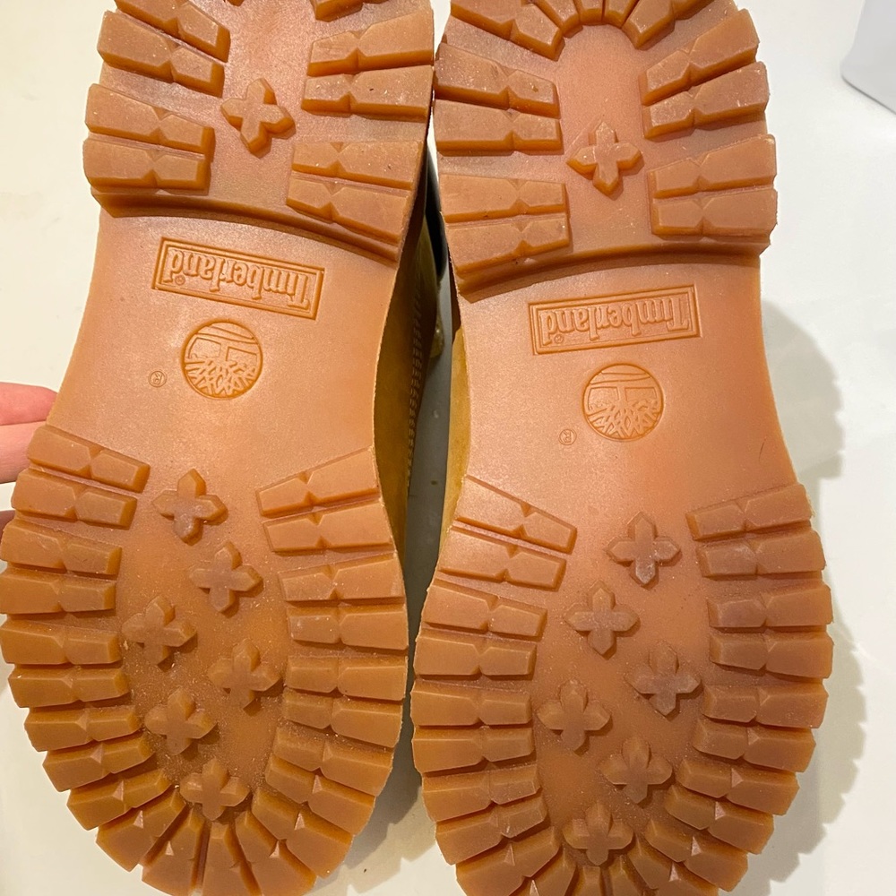 Classic Timberland Boots Heart Design - Picture 6 of 15